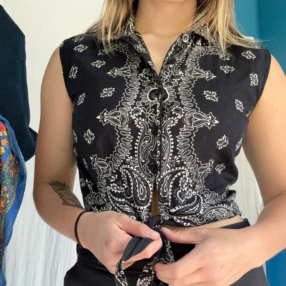 Black Bandana Print Tank Top.